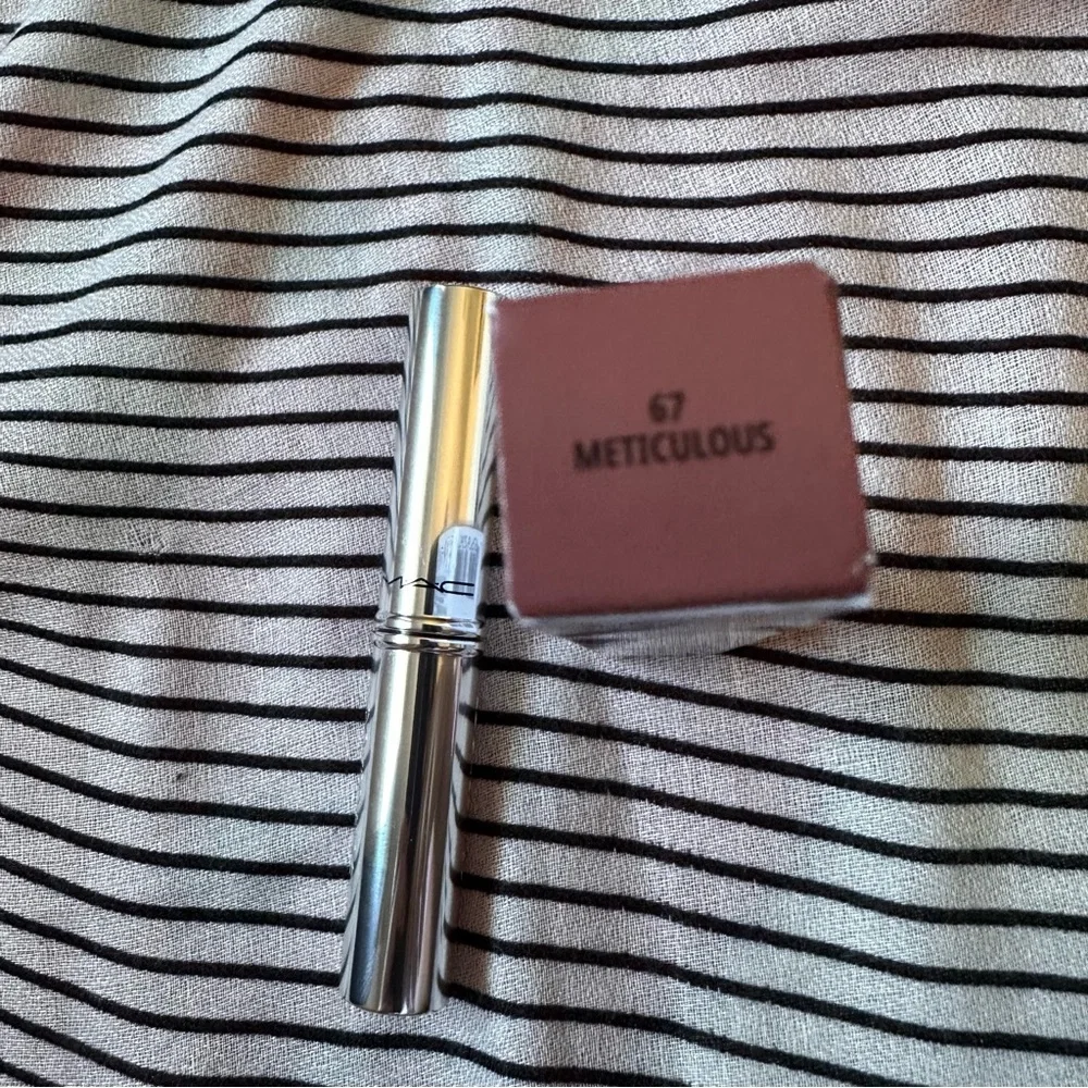 SOLD - MAC Cosmetics Locked Kiss Ink Lipstick - Meticulous - Picture 3 of 4